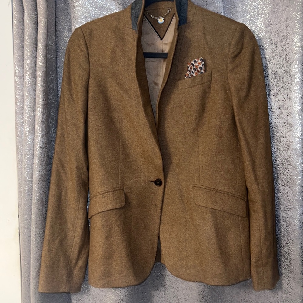 Massimo Dutti wool blazer built in handkerchief